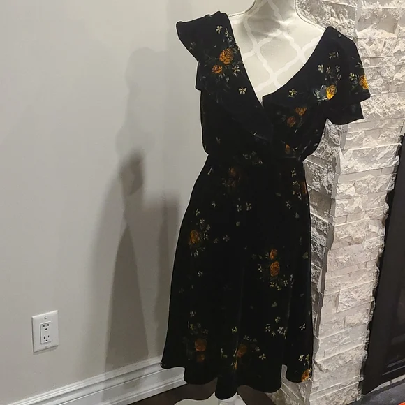 Zara Black Midi Dress Velvet Floral - Picture 4 of 9
